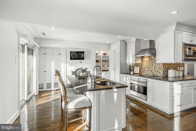 1256 ROUND HILL RD, Bryn Mawr, PA 19010