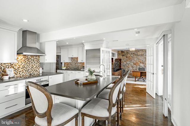 1256 ROUND HILL RD, Bryn Mawr, PA 19010