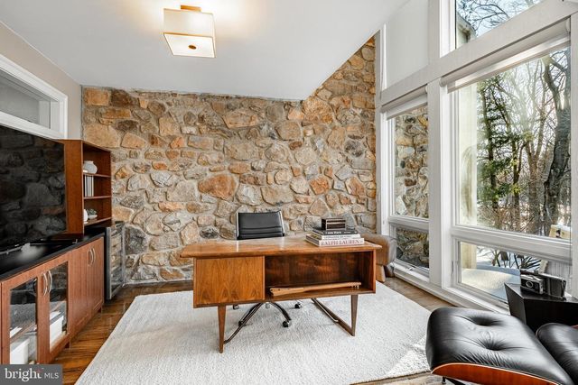 1256 ROUND HILL RD, Bryn Mawr, PA 19010