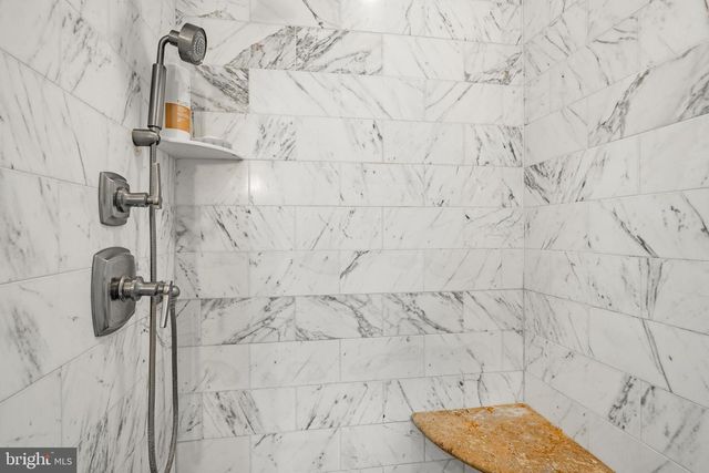 1256 ROUND HILL RD, Bryn Mawr, PA 19010