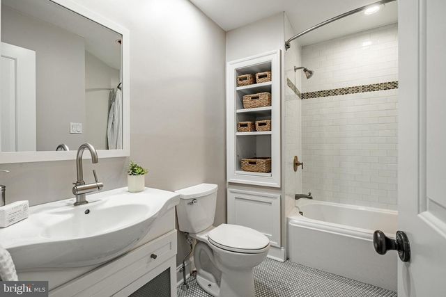 1256 ROUND HILL RD, Bryn Mawr, PA 19010