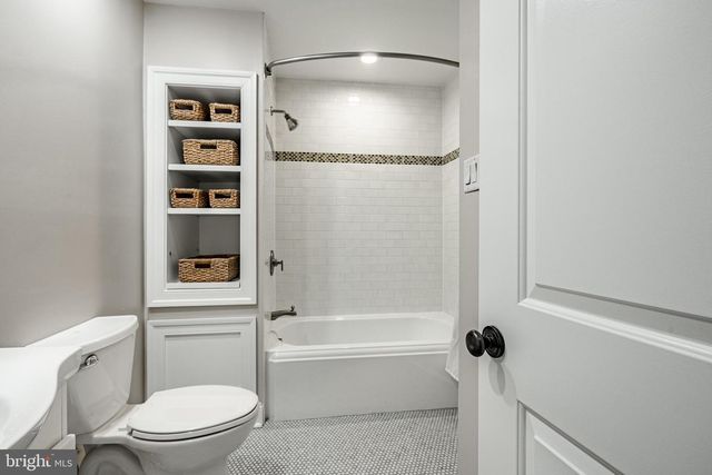 1256 ROUND HILL RD, Bryn Mawr, PA 19010