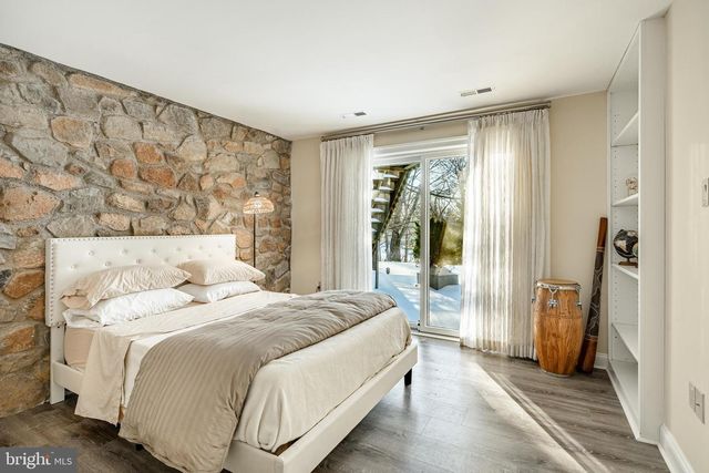 1256 ROUND HILL RD, Bryn Mawr, PA 19010