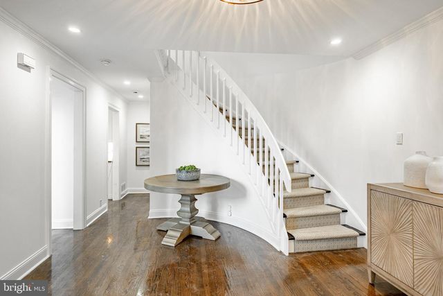 1256 ROUND HILL RD, Bryn Mawr, PA 19010