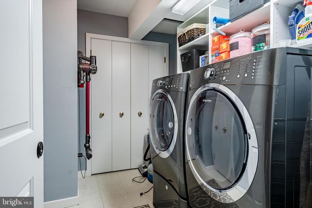 1256 ROUND HILL RD, Bryn Mawr, PA 19010