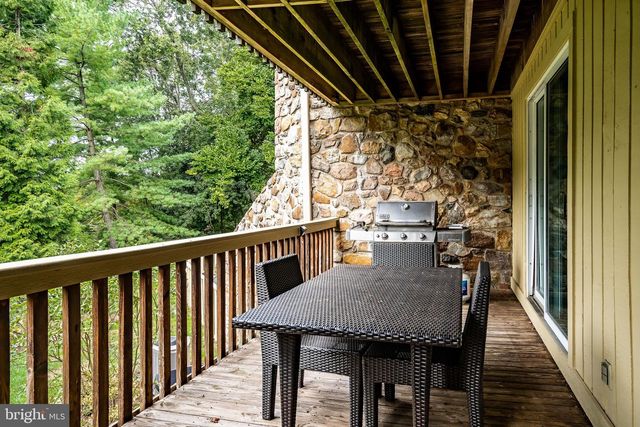 1256 ROUND HILL RD, Bryn Mawr, PA 19010