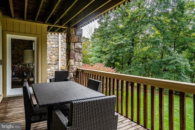 1256 ROUND HILL RD, Bryn Mawr, PA 19010