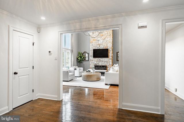 1256 ROUND HILL RD, Bryn Mawr, PA 19010