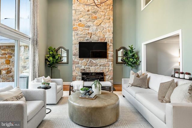 1256 ROUND HILL RD, Bryn Mawr, PA 19010