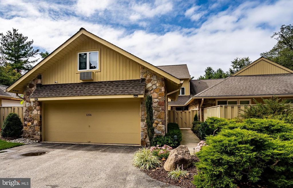 1256 ROUND HILL RD, Bryn Mawr, PA 19010