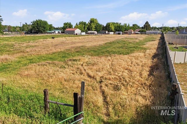2717 E Victory, Nampa, ID 83687
