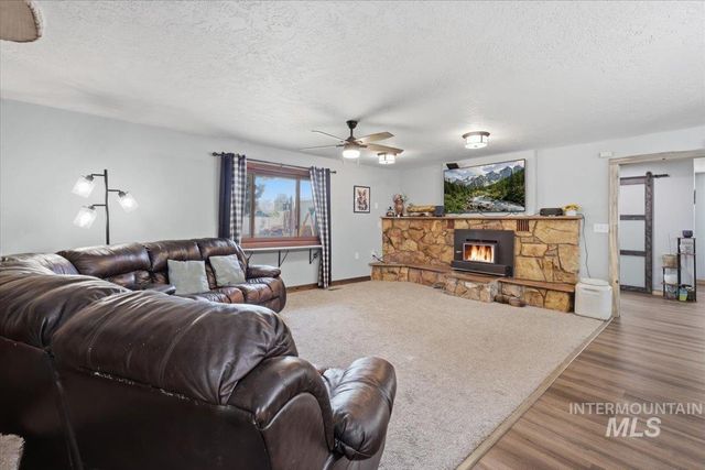 2717 E Victory, Nampa, ID 83687