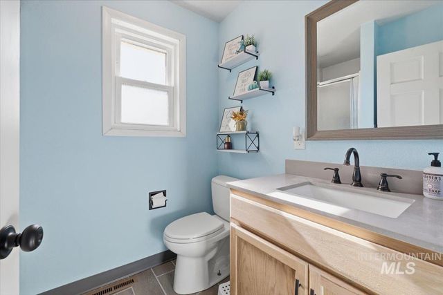 2717 E Victory, Nampa, ID 83687