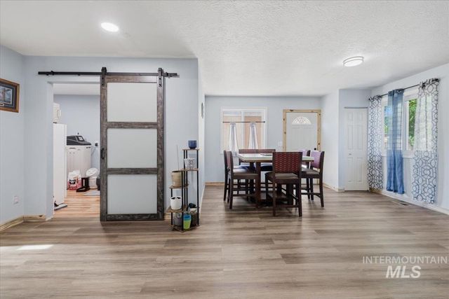 2717 E Victory, Nampa, ID 83687