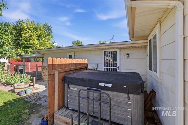 2717 E Victory, Nampa, ID 83687