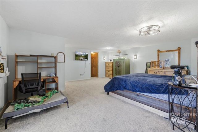 2717 E Victory, Nampa, ID 83687