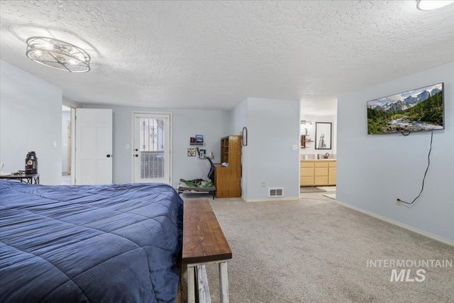 2717 E Victory, Nampa, ID 83687
