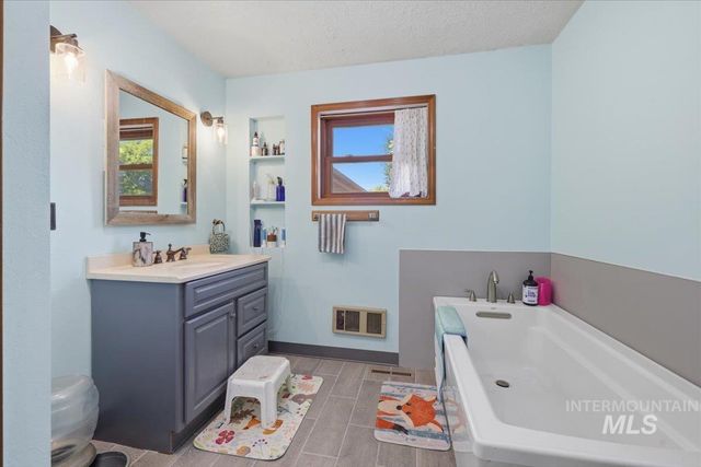 2717 E Victory, Nampa, ID 83687