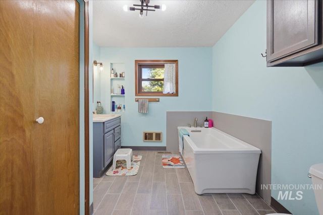 2717 E Victory, Nampa, ID 83687