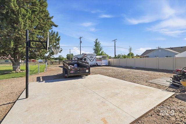 2717 E Victory, Nampa, ID 83687