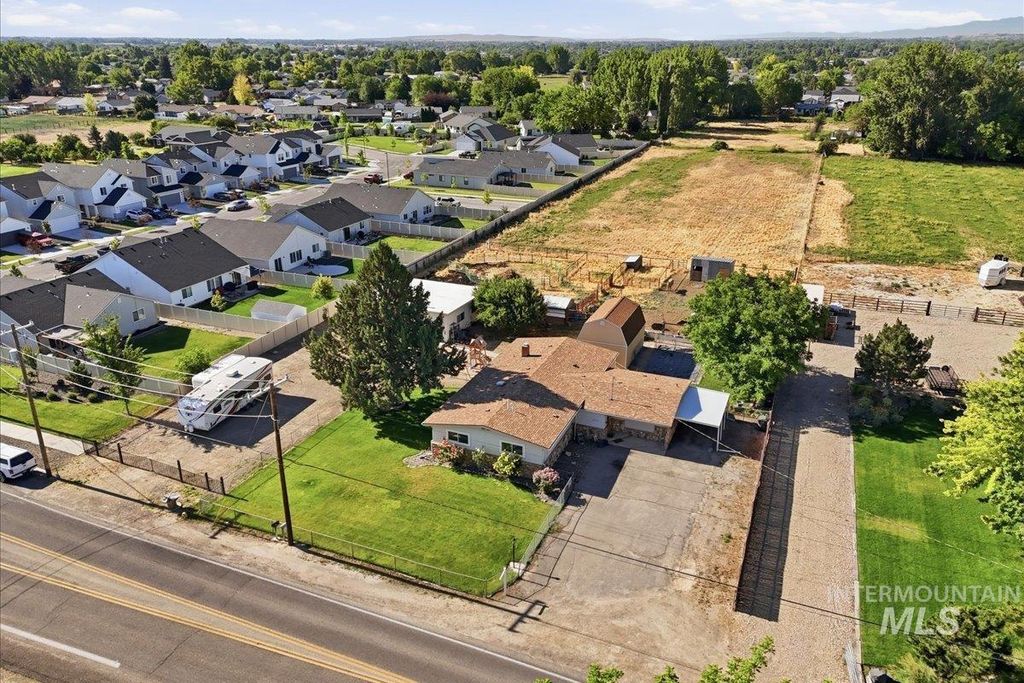 2717 E Victory Rd, Nampa, ID 83687 photo 2