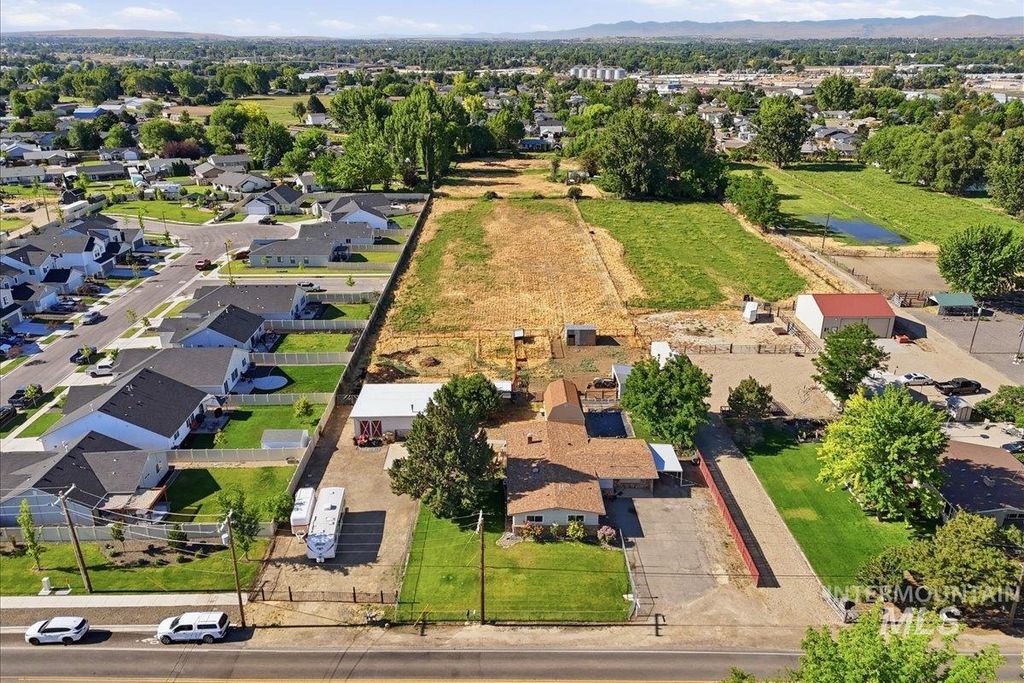 2717 E Victory Rd, Nampa, ID 83687 photo 3