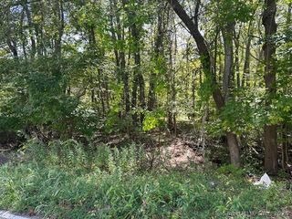 87 Fort Shantok Road, Montville, CT 06382