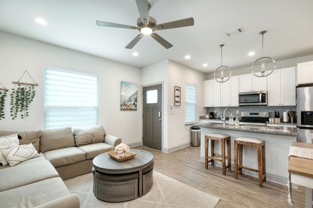 18812 Nicklaus DR, Point Venture, TX 78645