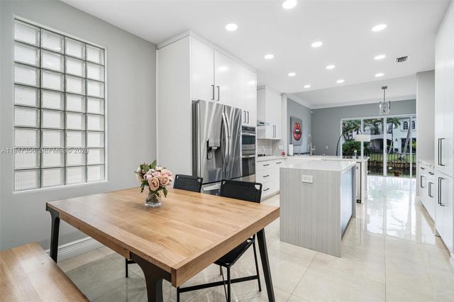 20920 NE 32nd Ave, Aventura, FL 33180