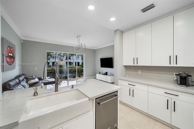 20920 NE 32nd Ave, Aventura, FL 33180