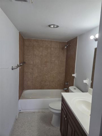4174 Inverrary Drive 805, Lauderhill, FL 33319