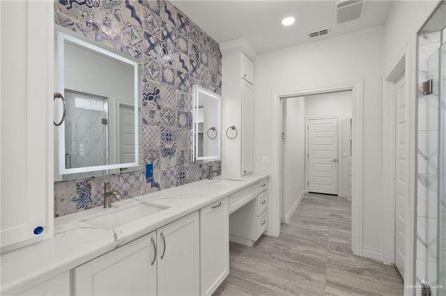 804 N Buxton Avenue, Edinburg, TX 78541