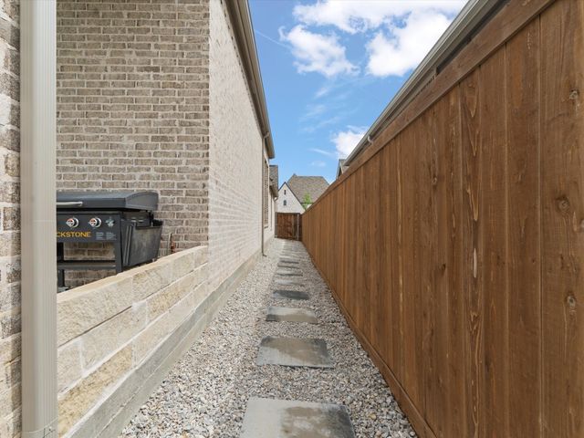 908 Bridle Path Parkway, Aubrey, TX 76227