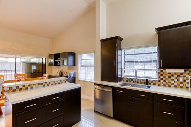 612 Freedom Court 612, Deerfield Beach, FL 33442