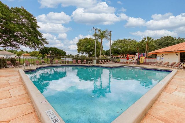 612 Freedom Court 612, Deerfield Beach, FL 33442