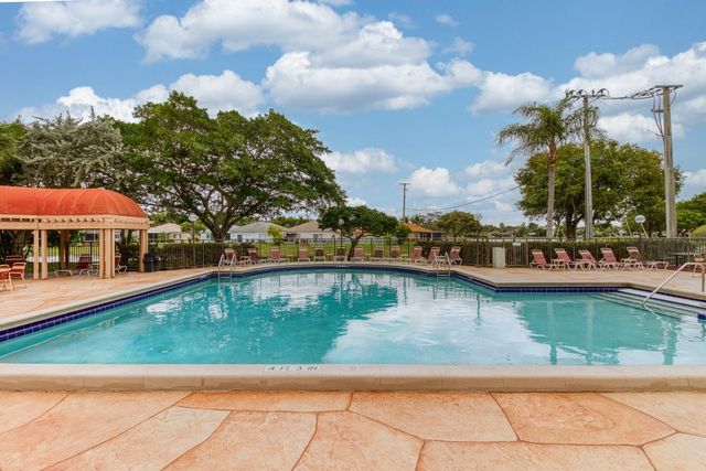 612 Freedom Court 612, Deerfield Beach, FL 33442