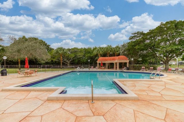 612 Freedom Court 612, Deerfield Beach, FL 33442