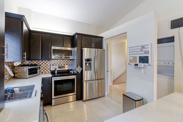 612 Freedom Court 612, Deerfield Beach, FL 33442