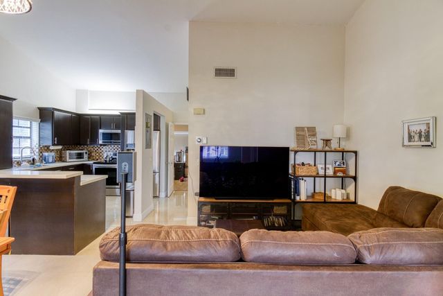 612 Freedom Court 612, Deerfield Beach, FL 33442