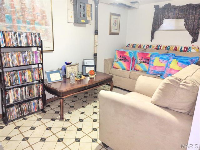 571 Glorose Drive, Riverview, MO 63137