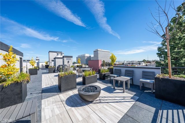 150 S Oak Knoll Avenue 105, Pasadena, CA 91101