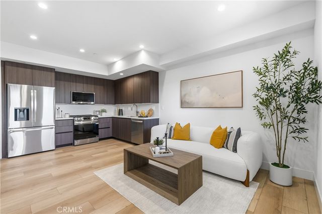 150 S Oak Knoll Avenue 105, Pasadena, CA 91101