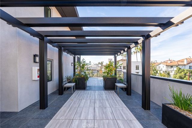 150 S Oak Knoll Avenue 105, Pasadena, CA 91101