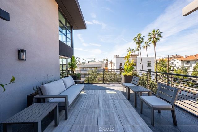 150 S Oak Knoll Avenue 105, Pasadena, CA 91101