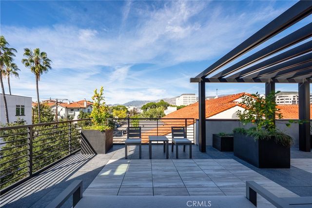 150 S Oak Knoll Avenue 105, Pasadena, CA 91101