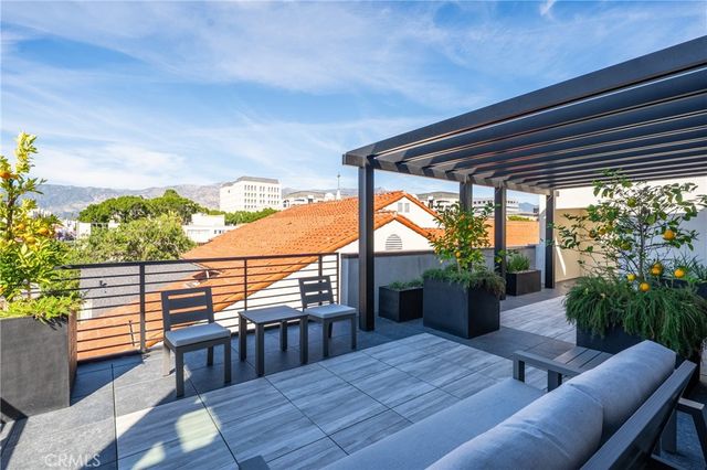 150 S Oak Knoll Avenue 105, Pasadena, CA 91101