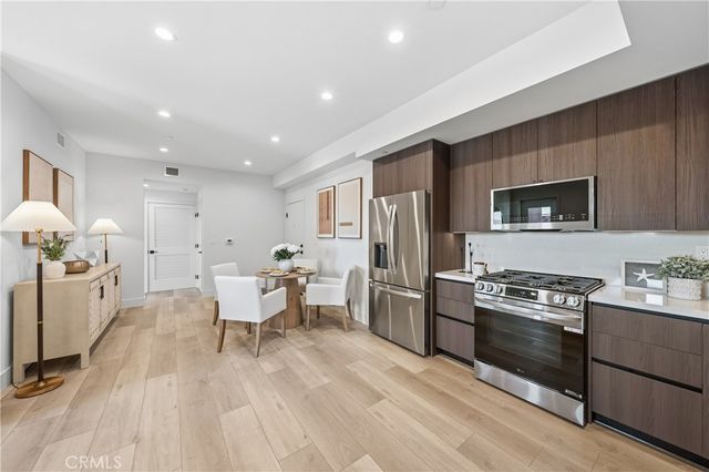 150 S Oak Knoll Avenue 105, Pasadena, CA 91101