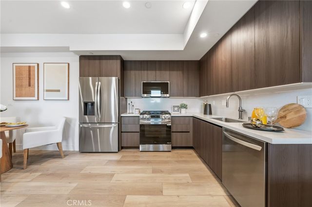 150 S Oak Knoll Avenue 105, Pasadena, CA 91101