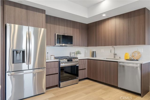 150 S Oak Knoll Avenue 105, Pasadena, CA 91101