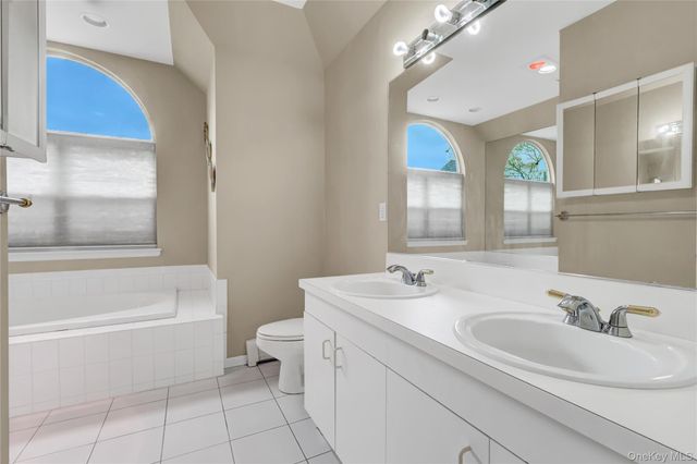 5 Supreme Court, Smithtown, NY 11787